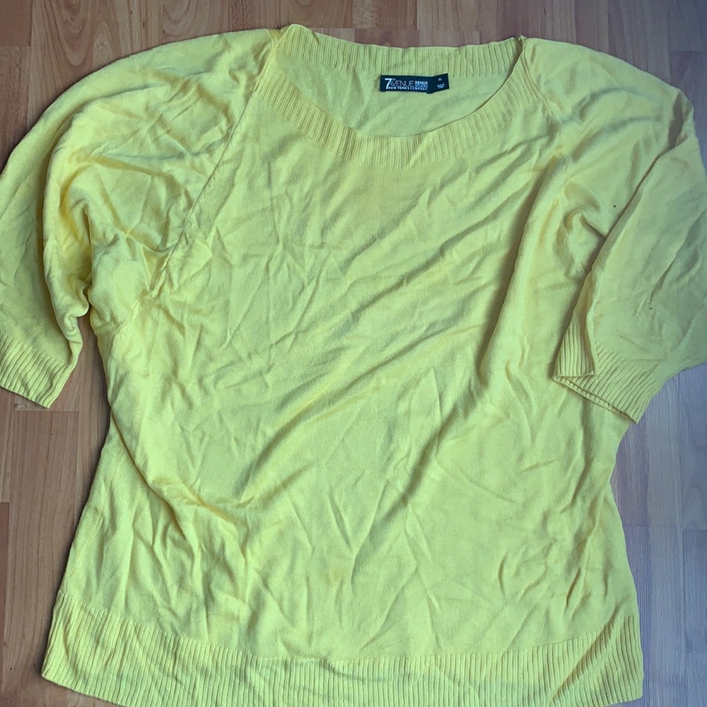 Women’s lightweight sweater